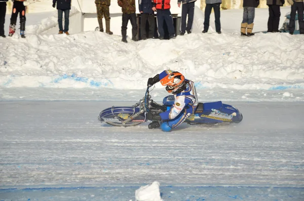 Speedway on ice, turn on a motorcycle — Stock Photo, Image