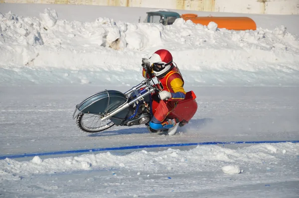 Samara, ice speedway turnabout on the rear wheel — Stock Photo, Image