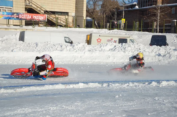 Speedway en el hielo, enciende una motocicleta — Foto de Stock