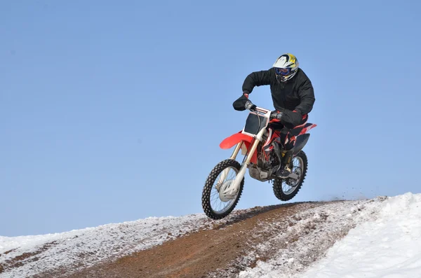 Motocross racer flying down the mountain — Stock Photo, Image