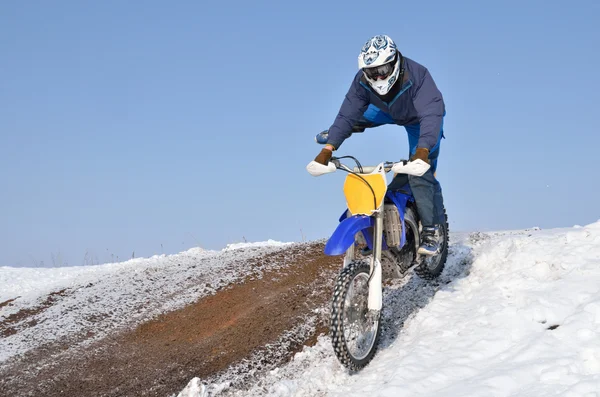 motocross, tek ayak üstünde duran açılış