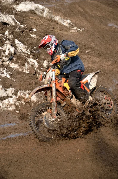 Motocross racer is turning in gauge line with a spray of dirt — Stock Photo, Image