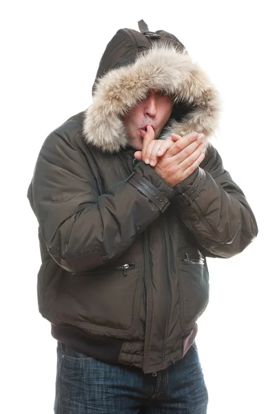 Homem de casaco a aquecer-se — Fotografia de Stock