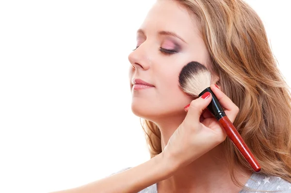 Mujer bonita teniendo maquillaje —  Fotos de Stock
