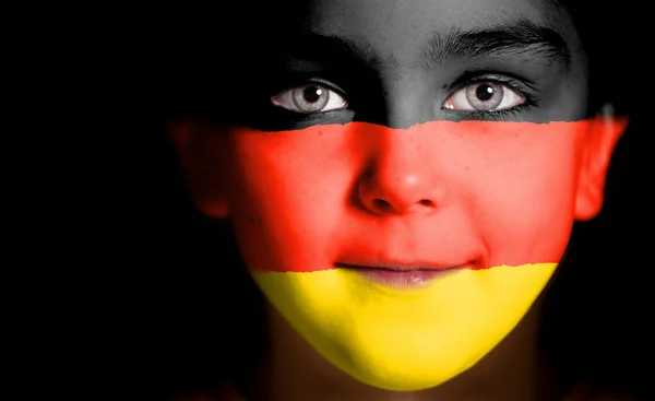 Gyermek-szembenéz festett Németország zászlaja. — Stock Fotó