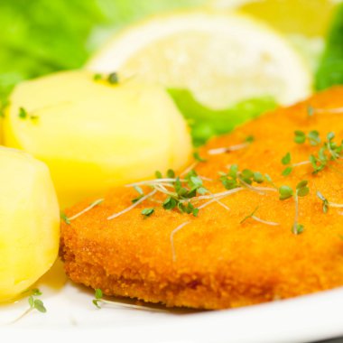 Wiener schnitzel ve patates