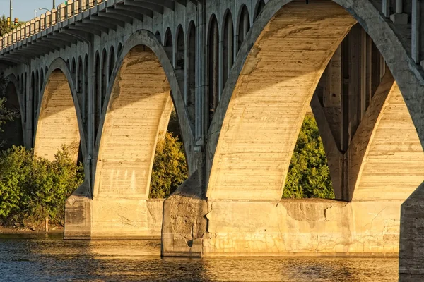 コンクリート製の橋 — ストック写真