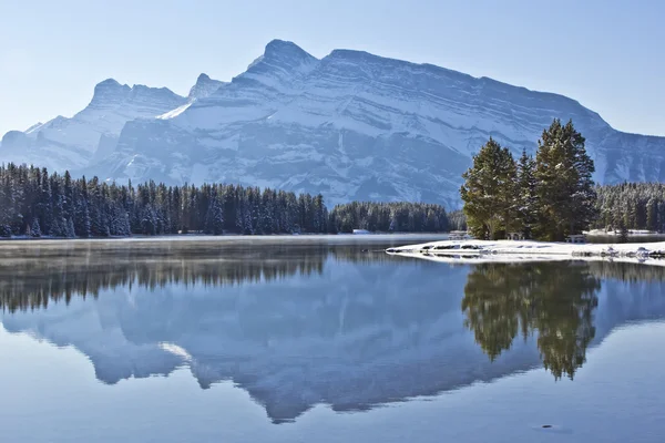 Dois Jack Lake em Banff — Fotografia de Stock
