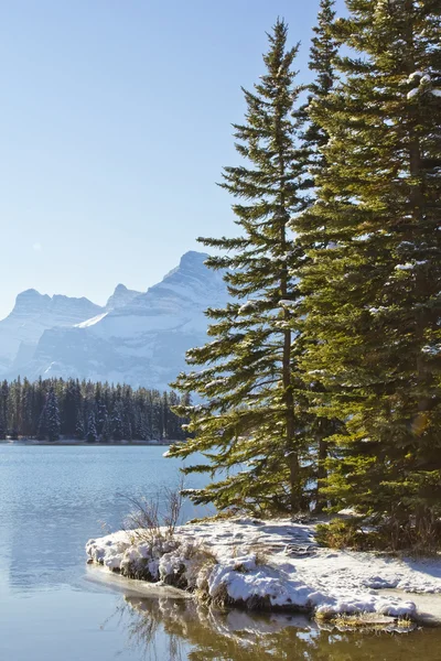 Dois Jack Lake em Banff — Fotografia de Stock