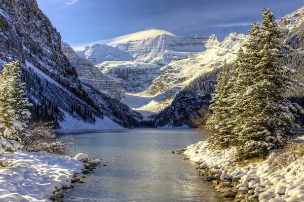 Λίμνη louise χειμερινή χώρα των θαυμάτων — Φωτογραφία Αρχείου