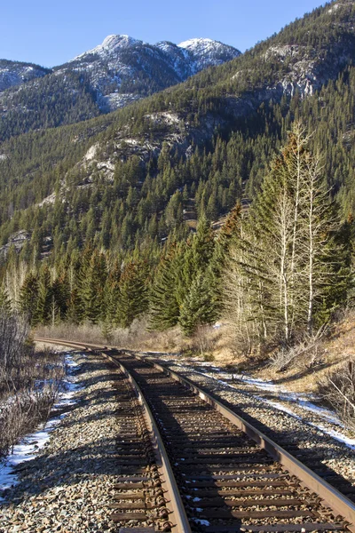 Залізниця в Скелястих горах — стокове фото