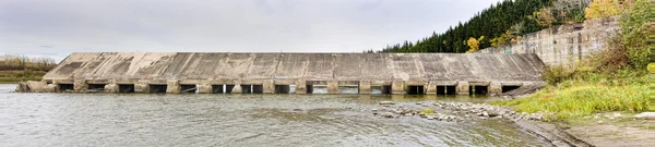 ラコルの滝の水力発電ダム — ストック写真