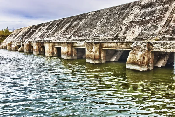 ラコルの滝の水力発電ダム — ストック写真