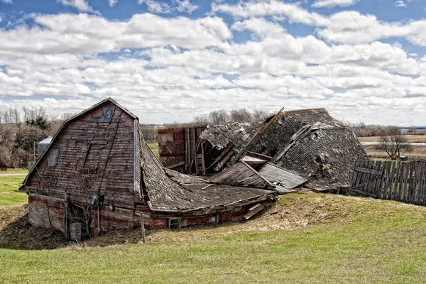 Natures Toll on a Barn — Stock Photo, Image
