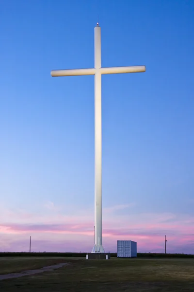Velký bílý kříž — Stock fotografie
