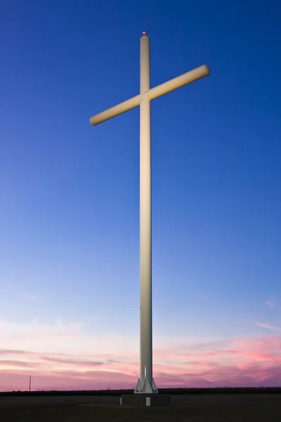 Velký bílý kříž — Stock fotografie