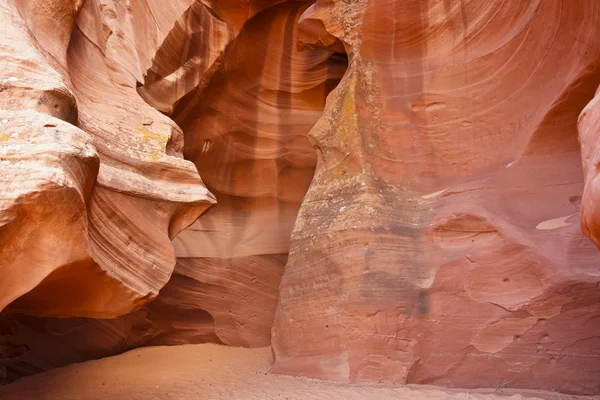 Zandstenen muren van antelope canyon — Stockfoto