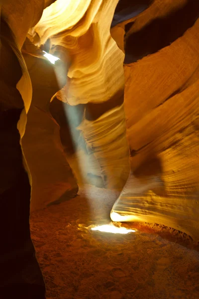 Solen strålar i slot canyon — Stockfoto