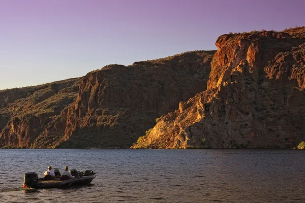 Boot op arizona lake — Stockfoto