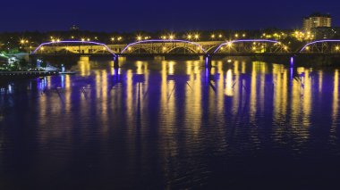 şehir ışıkları Nehri