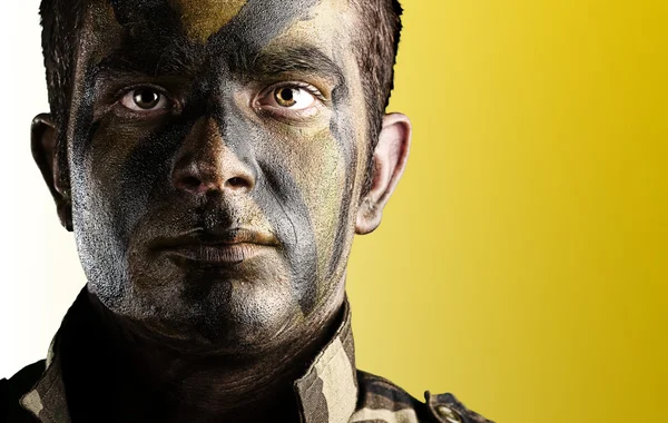 Солдат обличчя пофарбовані — стокове фото