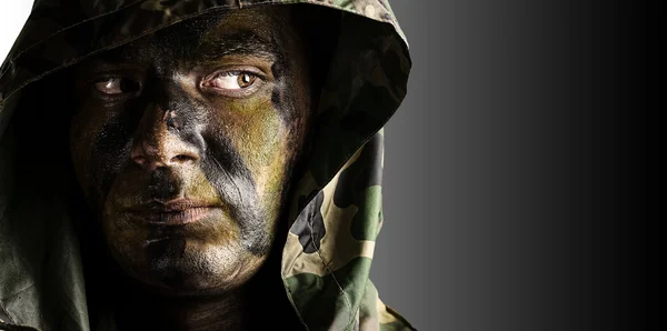 Pemuda wajah tentara — Stok Foto