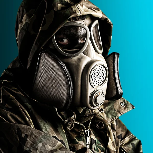 マスクを持つ兵士 — ストック写真
