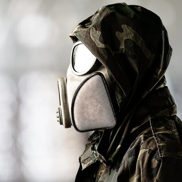 Soldat med mask — Stockfoto