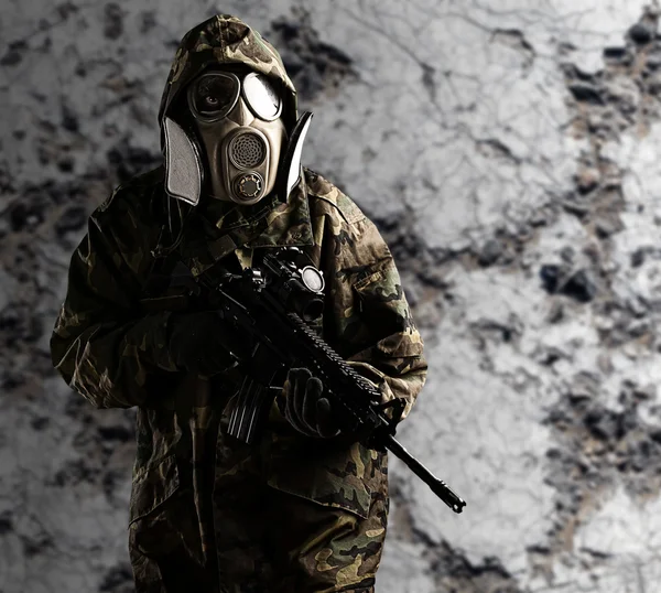 Soldat med maske – stockfoto