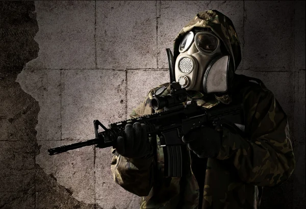 Στρατιώτης με μάσκα αερίου — Φωτογραφία Αρχείου
