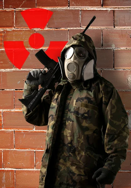 Στρατιώτης με μάσκα αερίου — Φωτογραφία Αρχείου