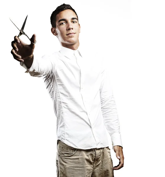 Mladý muž s nůžkami — Stock fotografie