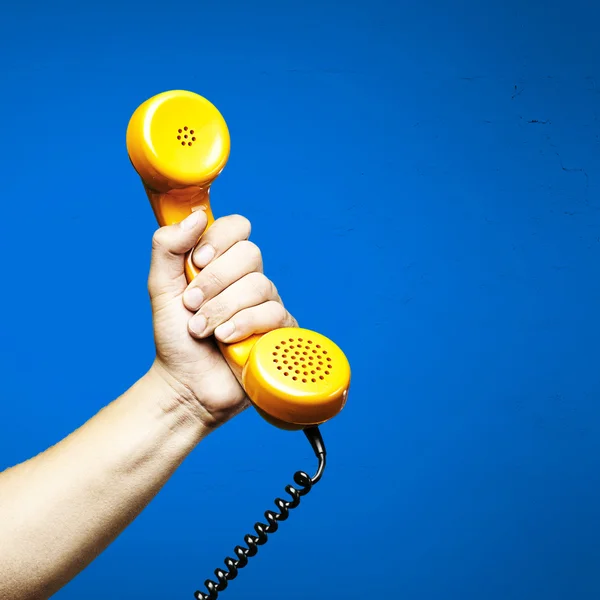 Hand som håller telefon — Stockfoto