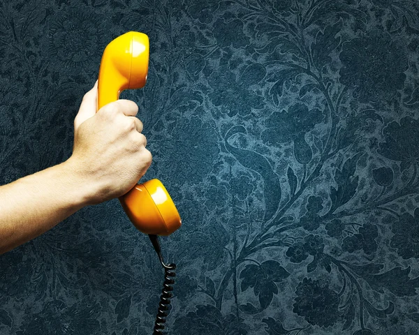 Elini tutmak vintage telefon — Stok fotoğraf