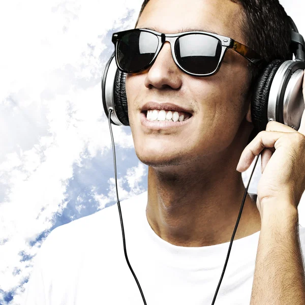 Man listening music — Stock Photo, Image