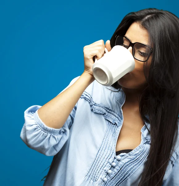 喝咖啡的女人 — 图库照片