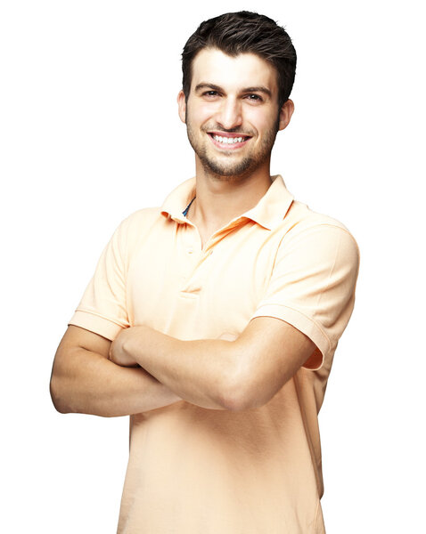 молодой человек улыбается