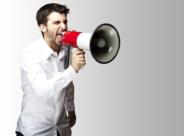 человек с мегафоном