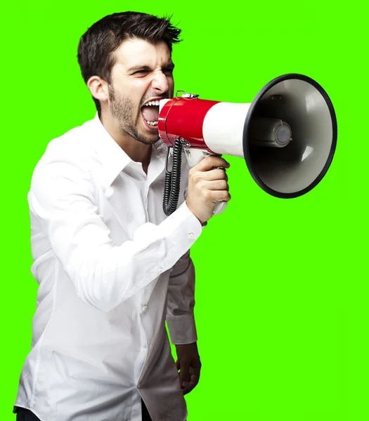 Άνθρωπος φωνάζει με μεγάφωνο — Φωτογραφία Αρχείου