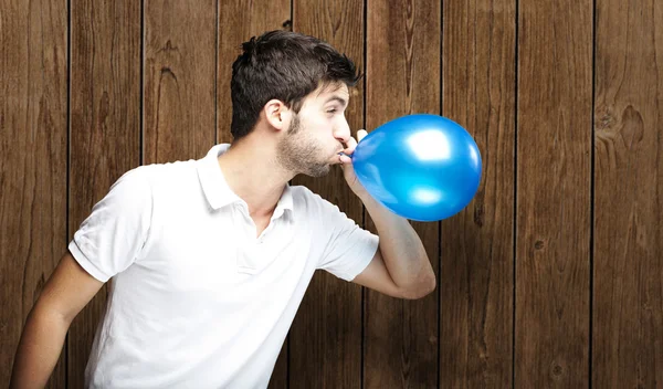 Man blowing balloon — Stock Photo, Image
