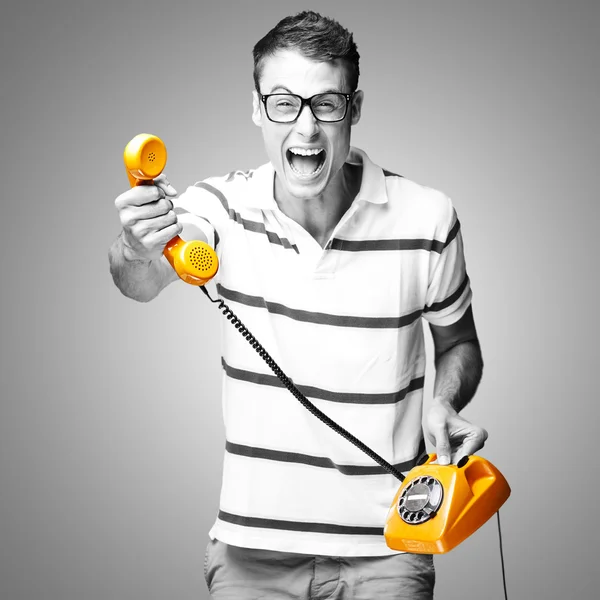 Hombre dando teléfono — Foto de Stock