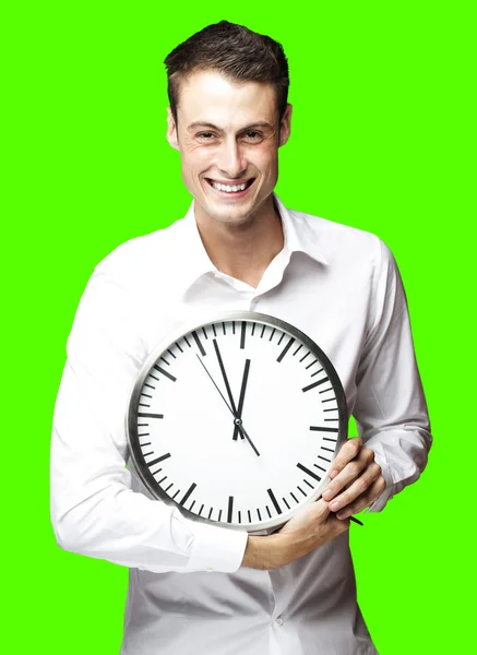 Uomo in possesso di orologio — Foto Stock