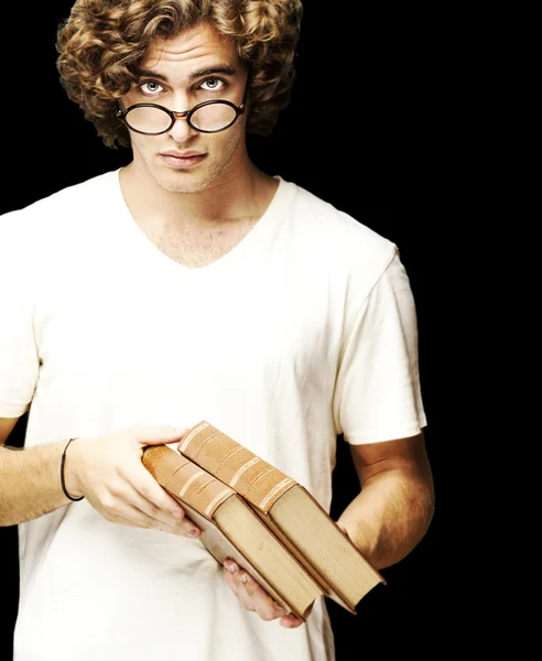 Hombre sosteniendo libros —  Fotos de Stock