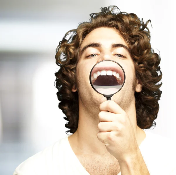 Adam gösteren teeths — Stok fotoğraf