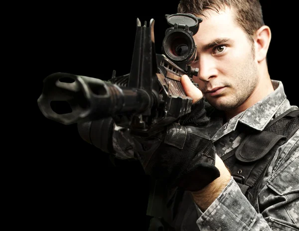 Young soldier aiming — Stock Photo, Image