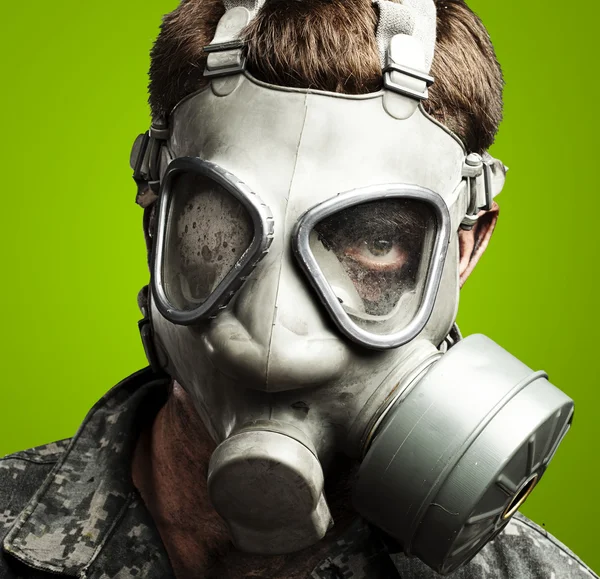 Soldat avec masque à gaz — Photo