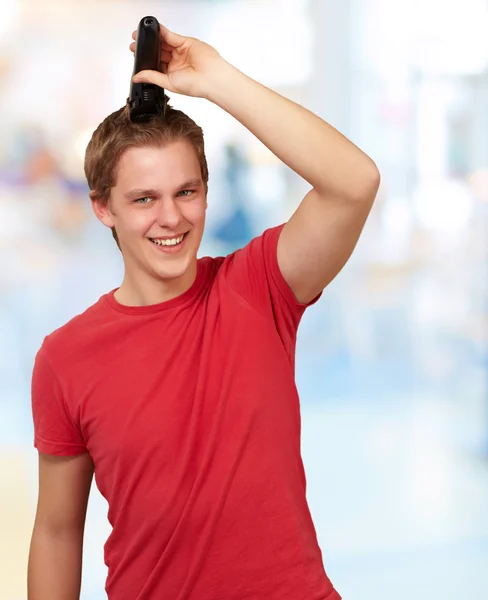 Uomo Styling suoi capelli — Foto Stock