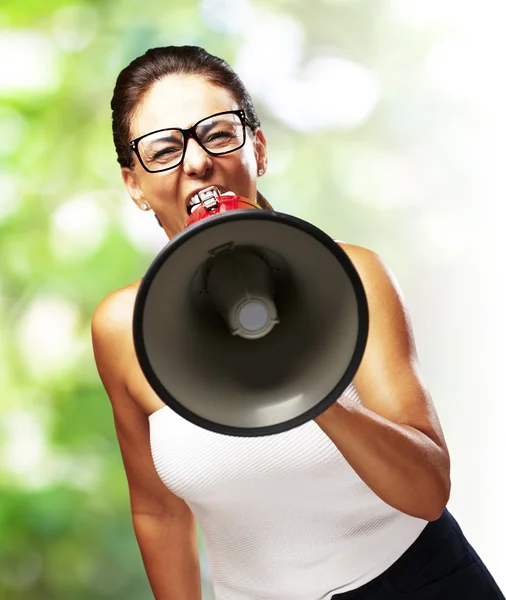 Frau mit Megafon — Stockfoto