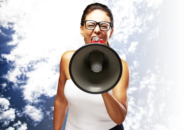 Mulher com megafone — Fotografia de Stock