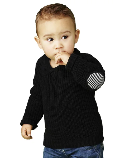 Porträt eines entzückenden Kindes, das vor weißem Hintergrund denkt — Stockfoto